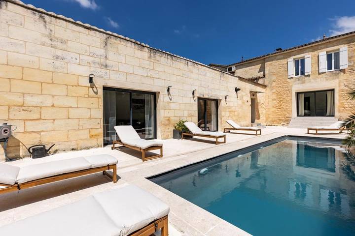 Location de vacances pour 12 personnes, avec vue ainsi que jardin et piscine, animaux acceptés à Gauriac - 4