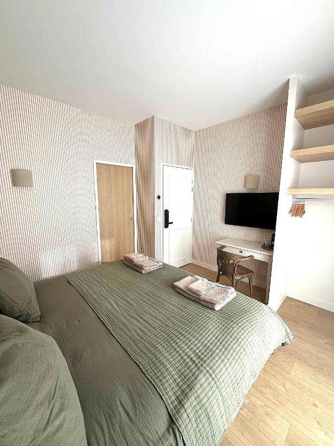 Location de vacances pour 10 personnes, avec Balcon et Terrasse ainsi que Jardin et Piscine à Charnoz-sur-Ain - 4