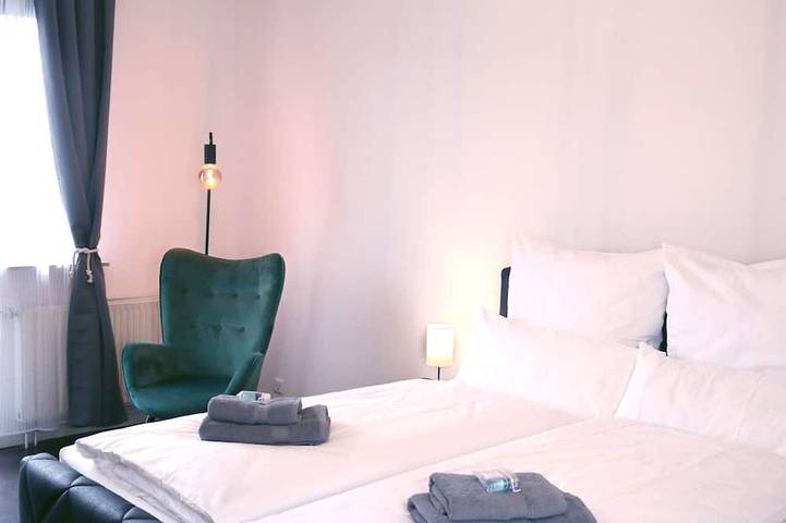 Ganze Wohnung, Sewo Fichte: Wohlfühl-Apartment mit Balkon in Wiesbaden, Südhessen