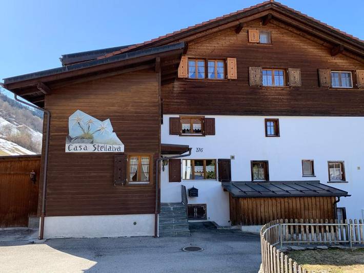 Ferienhaus für 8 Personen, mit Terrasse und Garten sowie Ausblick in Sumvitg