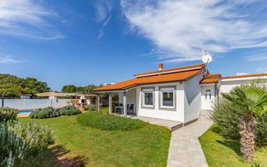 Villa for 4 People in Medulin, Southcoast Istria, Photo 4