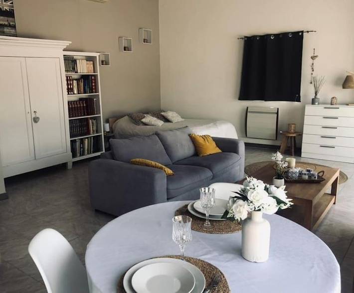 Location de vacances pour 4 personnes, avec vue ainsi que piscine et jardin à Villasavary - 3