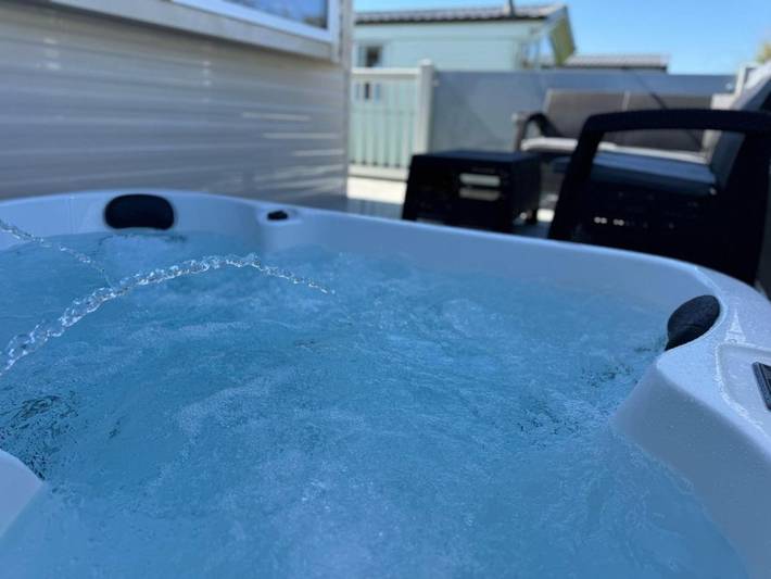 Camping for 6 people, with hot tub and balcony in Ingoldmells