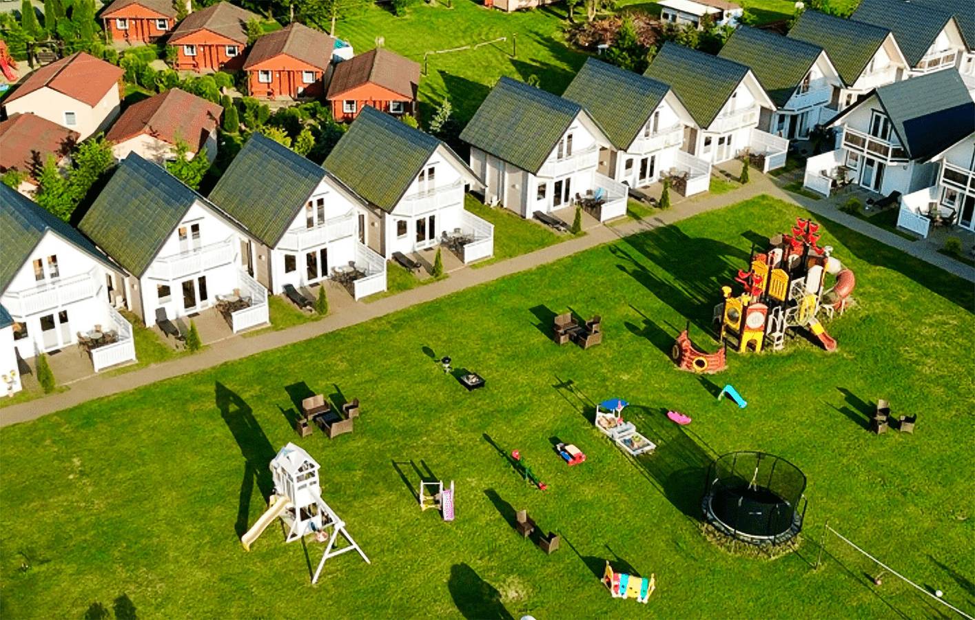 Ferienhaus für 8 Personen mit Terrasse in Sarbinowo, Powiat Koszaliński