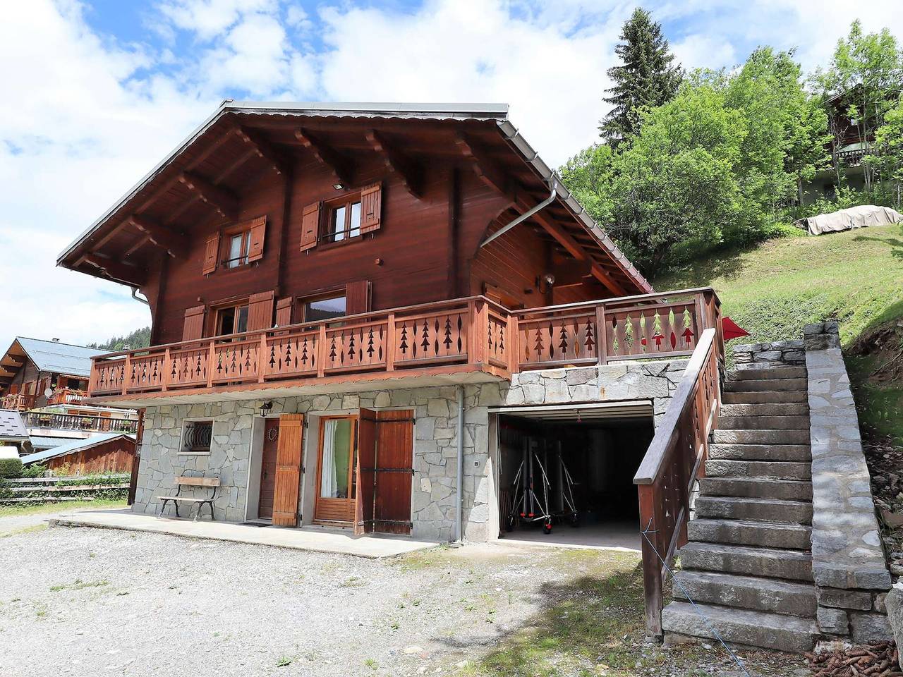 Family Chalet: Sleeps 10, Near Village & Slopes, Wifi, Fireplace, Bbq, Game Room in Arêches, Beaufort (Rhône-Alpes)