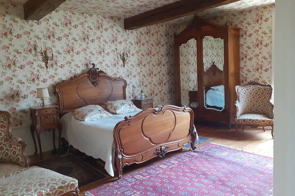 Maison de charme de 8 à 13 hôtes in Charlieu, Région de Roanne
