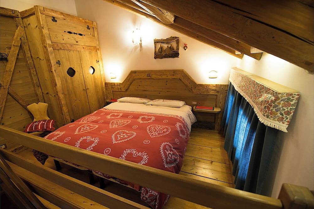 Ganze Wohnung, Romantische Suite Faloria - sonnig, Wlan, Balkon, Parkplatz, Bushaltestelle 130m in Cortina d'Ampezzo, Dolomiti Superski