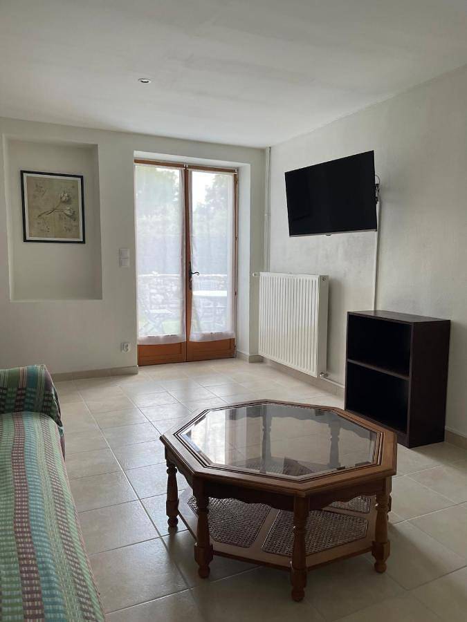 Location de vacances pour 7 personnes, avec vue et jardin, adapté aux familles à Échassières - 2