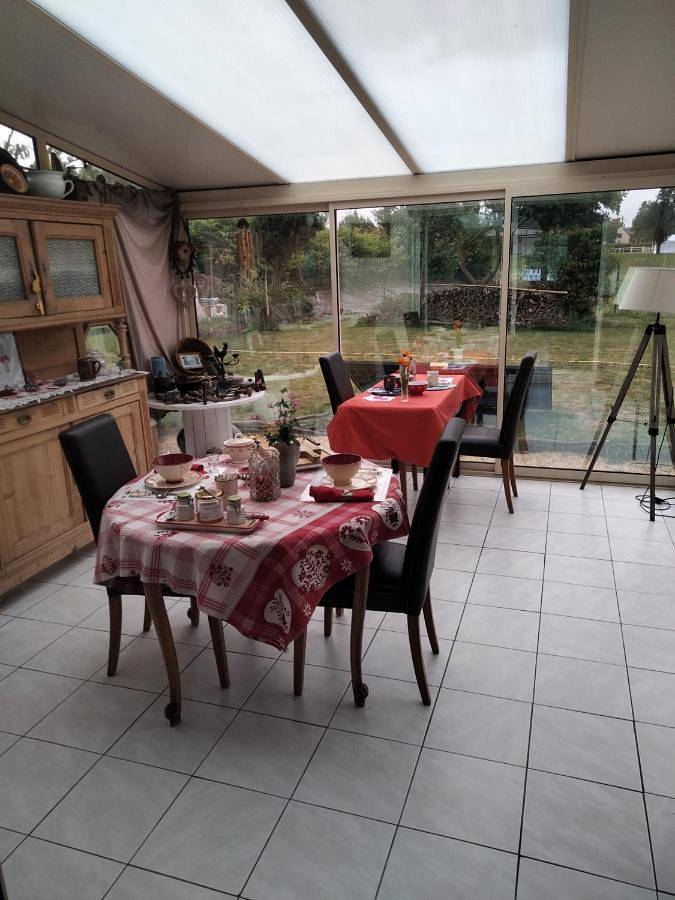 Gîte pour 2 personnes, avec terrasse ainsi que vue et jardin à Lanvollon - 3