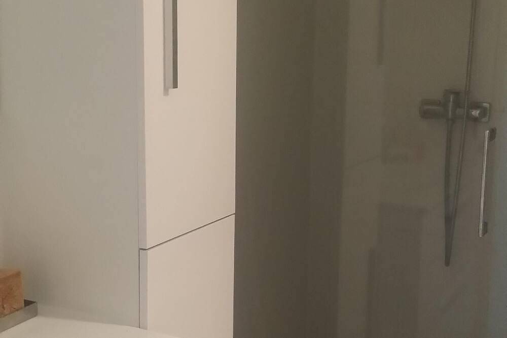 Appartement entier, Superbe trois pièces refait à neuf idéalement situé à 10mns en Rer A de Paris in Nogent-sur-Marne, Val-de-Marne