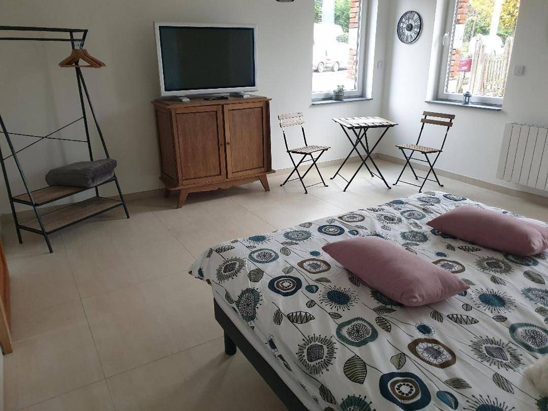 Family Room with Private Bathroom in Potelle, Avesnes-sur-Helpe