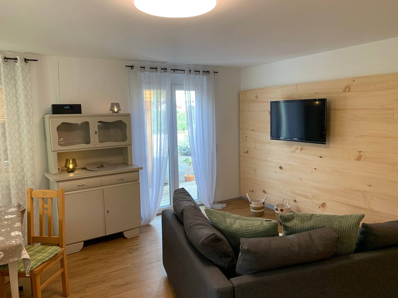 Ganze Wohnung, Ferienwohnung 'Bee Home' mit Bergblick, privater Terrasse und Wi-Fi in Schuttertal, Hochschwarzwald