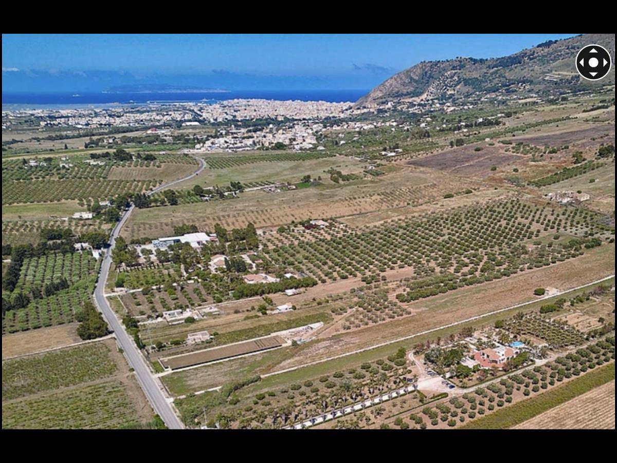 Villa delle Palme Delfina - parking Piscina a 10 minuti dal centro e dal mare in Valderice, Provincia di Trapani