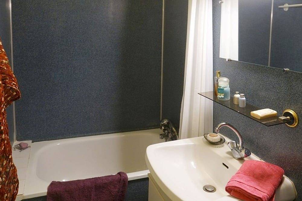 Appartement entier, Studio Calme avec Balcon Plein Sud, Parking Privé, Proche Thermes et Centre-ville in Luchon-Superbagnères, Bagnères-de-Luchon