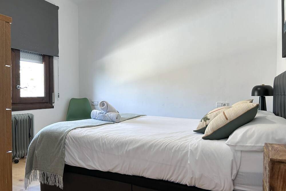 Entire apartment, 2-Bedroom Seafront Escape w/ Parking by Hostem in Vilanova i la Geltrú, Garraf