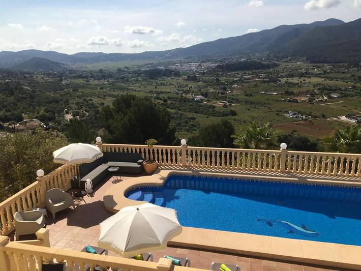 Casa de vacaciones para 13 personas, con piscina además de vistas y jardín en Xaló