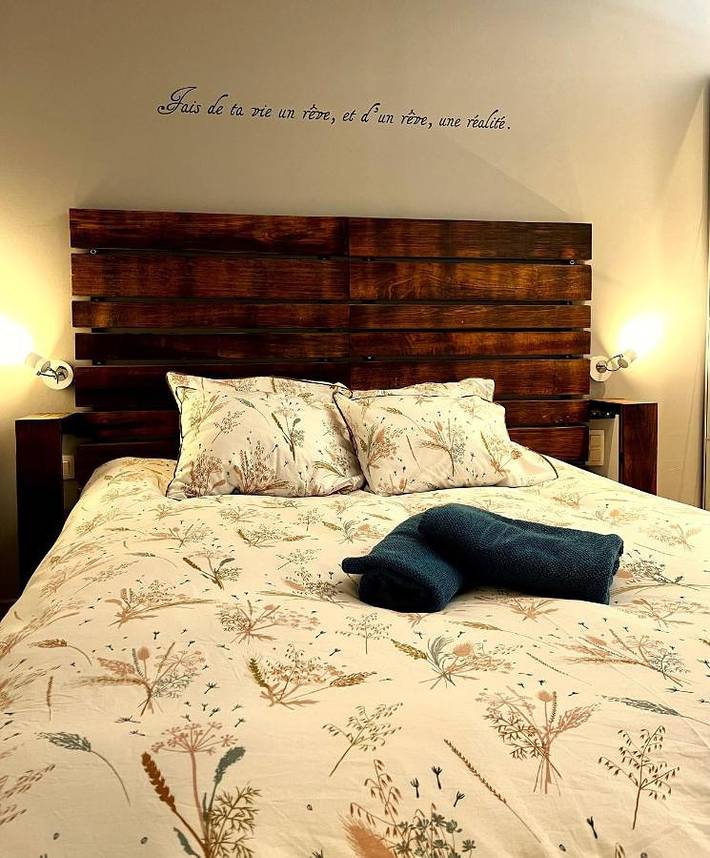 Gîte pour 4 personnes, avec vue ainsi que piscine et jardin à La Bruyère - 3