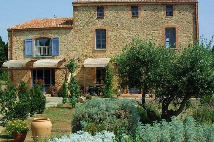 Gîte pour 9 personnes, avec Terrasse ainsi que Jardin et Piscine à Camélas