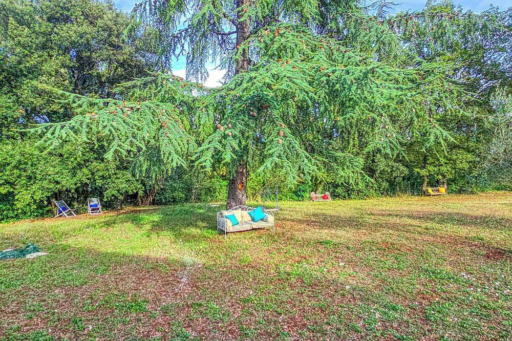 Entire apartment, Villa Léonfine \"champ fleuri\" gite in Le Cannet-des-Maures, Draguignan region