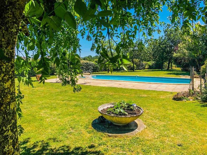 Gîte pour 4 personnes, avec vue ainsi que piscine et jardin à Berthenay - 3