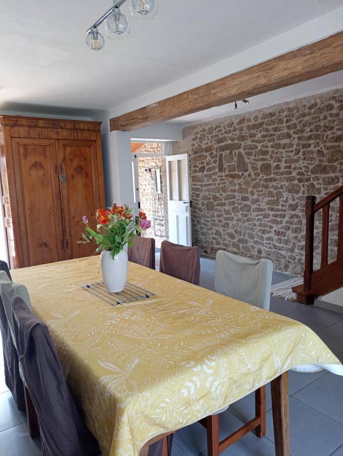 Three-Bedroom House in Saint-Carné, Région de Dinan