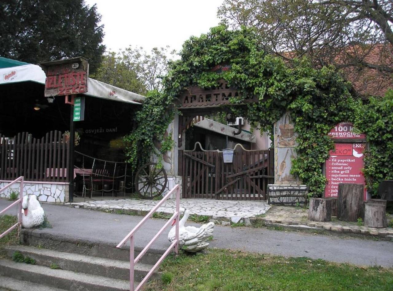 Rooms Zeko - Comfort Double Room with Terrace and Kitchenette in Condado de Osijek-Baranja