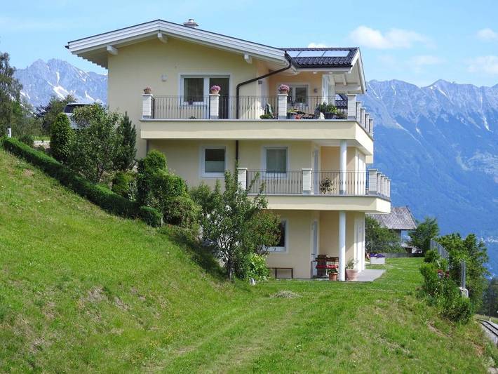 Ferienwohnung für 4 Personen, mit Terrasse und Garten sowie Ausblick in Mutters