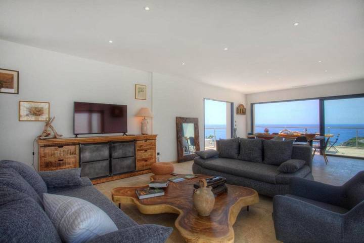 Location de vacances pour 8 personnes, avec piscine ainsi que vue et jardin à Pietracorbara - 2