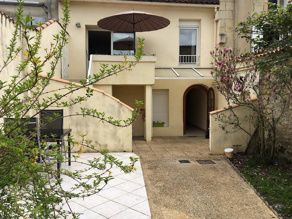 Appartement entier, Appartement curistes ou vacanciers au centre de Jonzac in Jonzac, Région de Jonzac