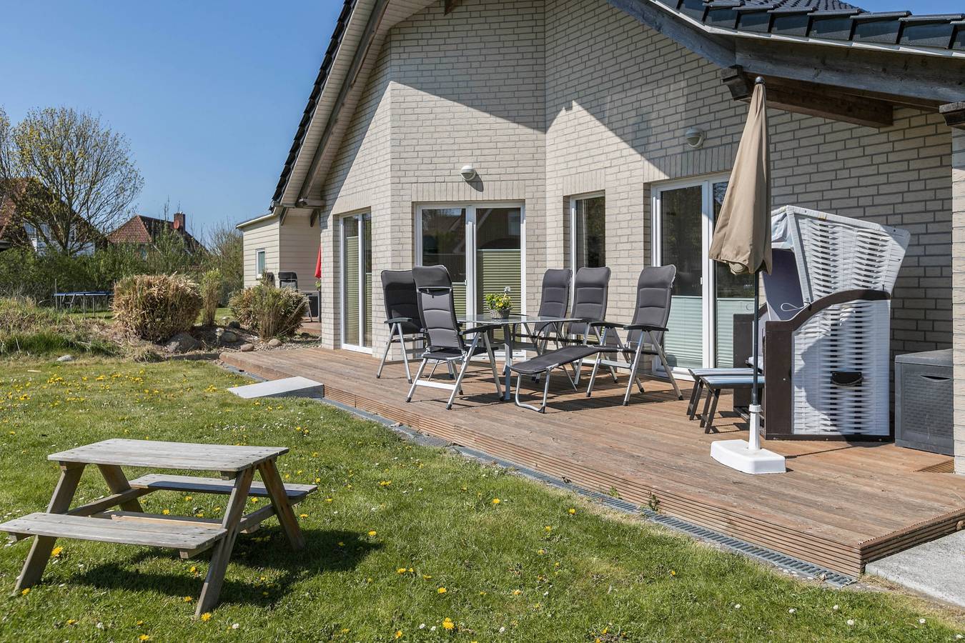 Familienfreundliches "Haus Emmi" in Strandnähe mit Garten, Terrasse und Wlan in Büsum, Nordseeküste