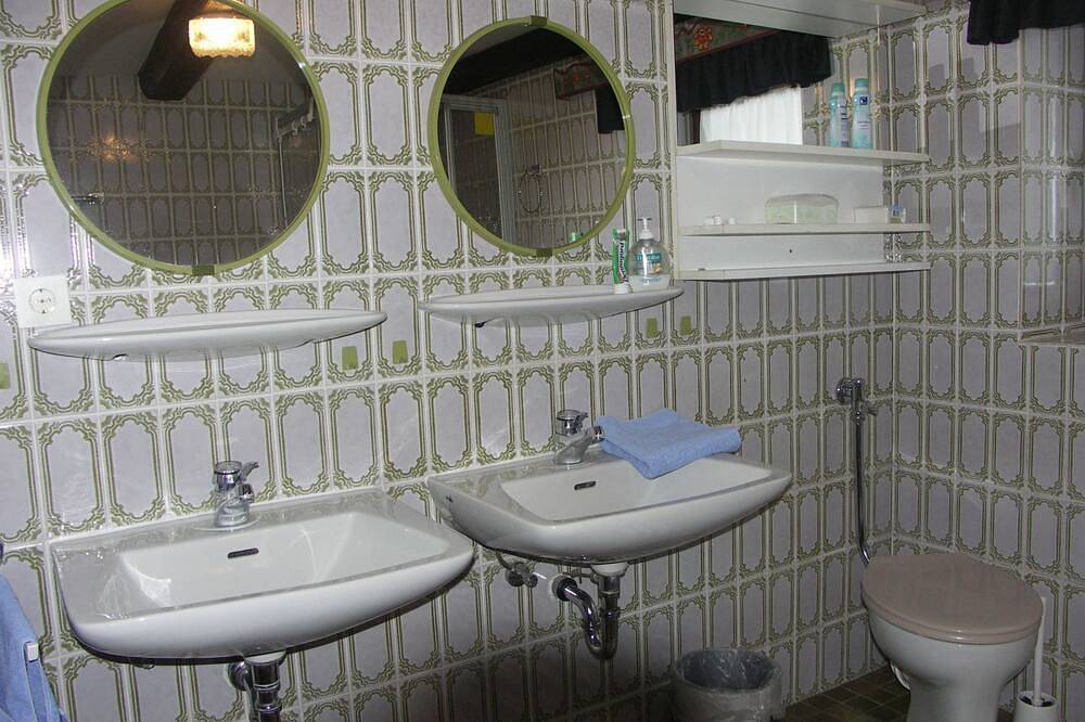 Ganze Wohnung, Altes Bauernhaus in Kollnburg, Ostbayern