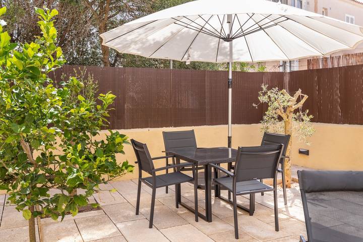Vacation Home “Calamar 7” with Sea and Mountain View, Rooftop Terrace, Garden & Wifi in Portocolom, Felanitx