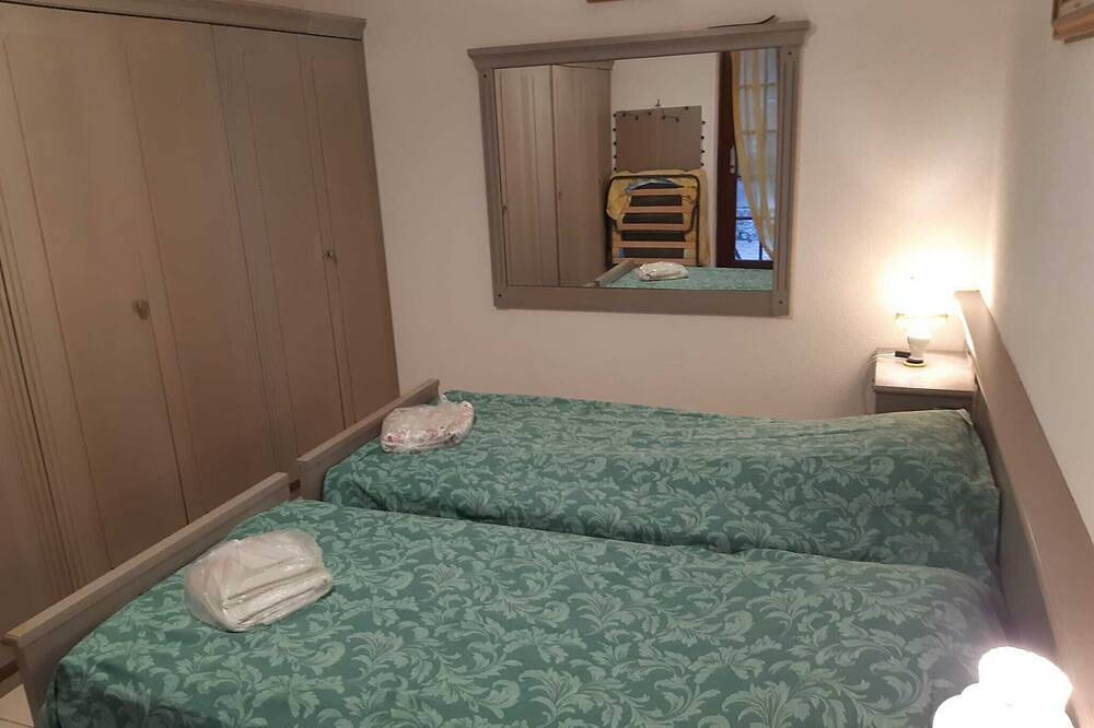 Entire apartment, Lovely 3-room ground floor villa. 5 mins from the beach 1 min from public transport. in Clarens (Geneva), Montreux