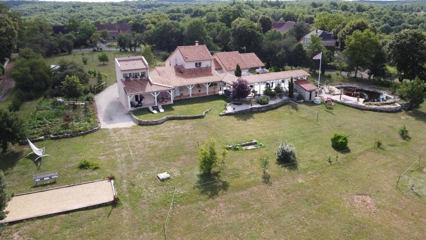 Maison d’hôte pour 2 personnes, avec piscine et vue ainsi que sauna et jardin à Brouchaud