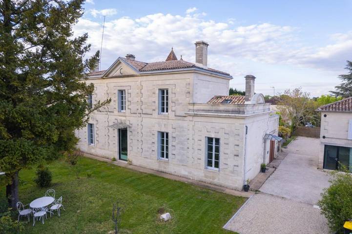 Chambre d’hôte pour 2 personnes, avec jardin ainsi que vue et piscine à Saint-Quentin-de-Baron
