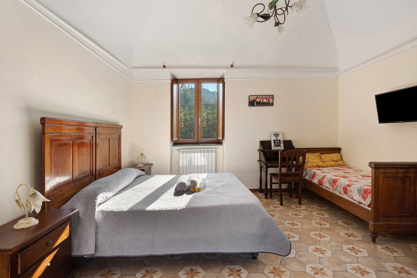Holiday Home 'Camera Ulivo Con Vista Mare' with Sea View, Wi-Fi and Air Conditioning in Vico Equense, Naples Province