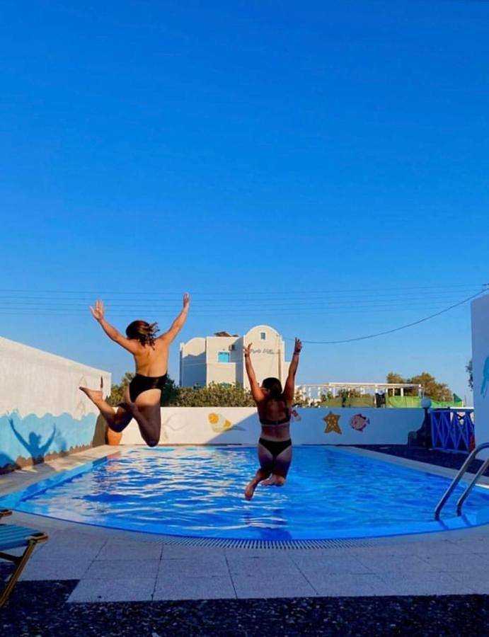 Maison d’hôte pour 2 personnes, avec vue ainsi que piscine et terrasse, animaux acceptés à Santorin - 2