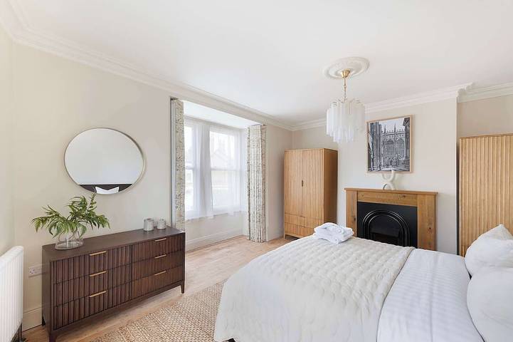 Stylish 4Br Victorian Home Parking with Ev Charger in Arbury Ward, Cambridge