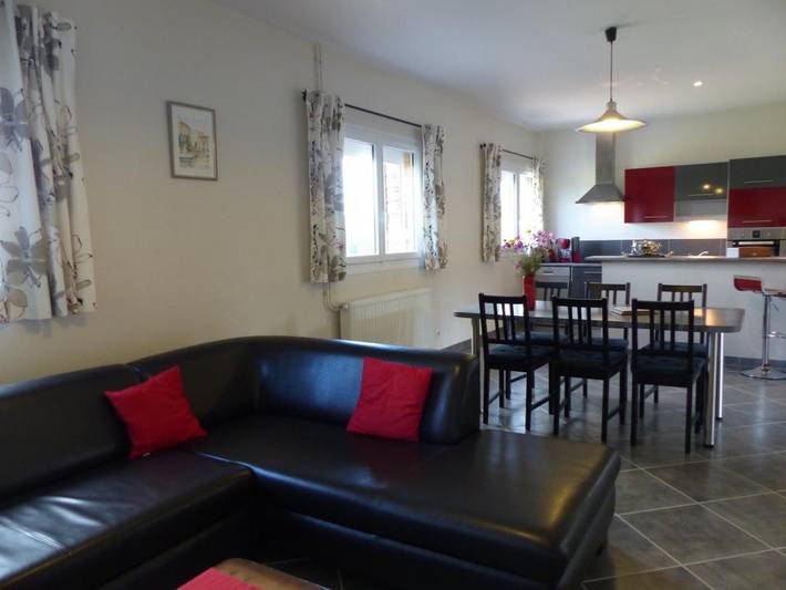 Gîte pour 6 personnes, avec jardin ainsi que terrasse et piscine dans Allier - 2