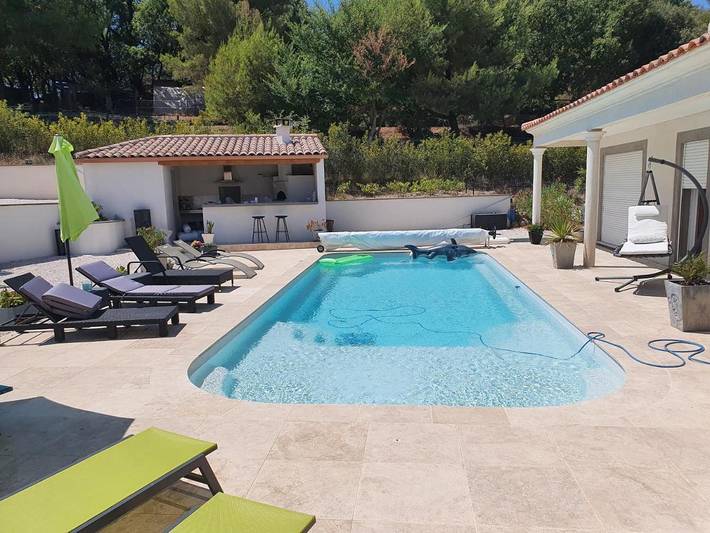 Location de vacances pour 8 personnes, avec jardin ainsi que piscine et bassin pour enfant, animaux acceptés à La Verdière - 2