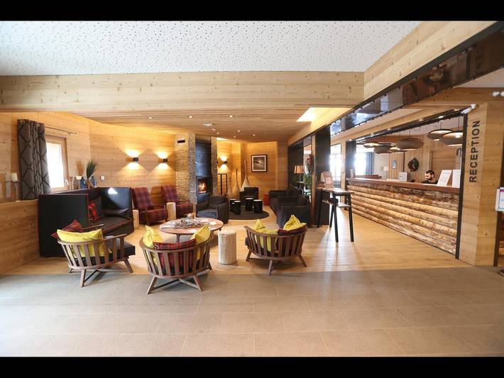 Location de vacances pour 8 personnes, avec terrasse et piscine ainsi que balcon/terrasse et sauna, animaux acceptés dans Les Menuires