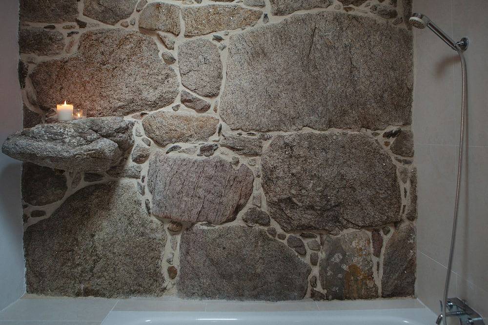 Una de dos casitas privadas y íntimas. Rodeada de naturaleza. in Moraña, Provincia de Pontevedra