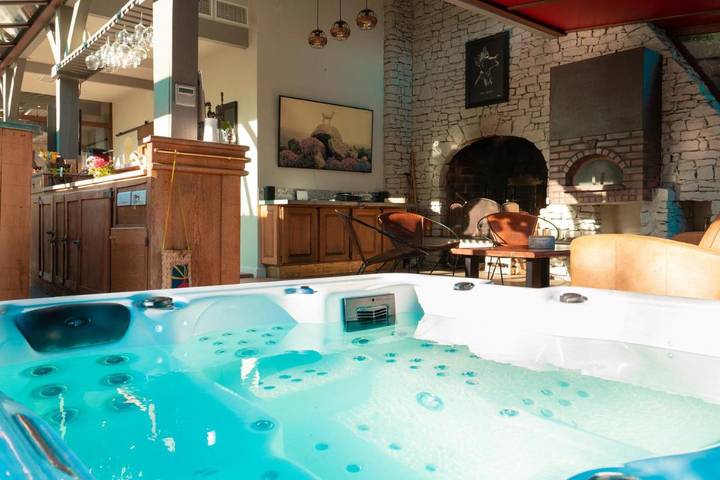 Location de vacances pour 12 personnes, avec Balcon et Jacuzzi ainsi que Terrasse et Jardin à Dommartin - 2