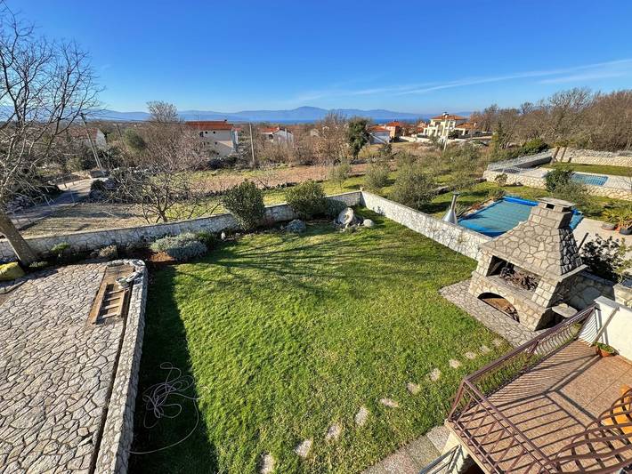 Ganze Wohnung, 2-Zimmer-Ferienwohnung mit Balkon und Meerblick Malinska, Krk A-23878-c in Malinska-Dubašnica, Krk