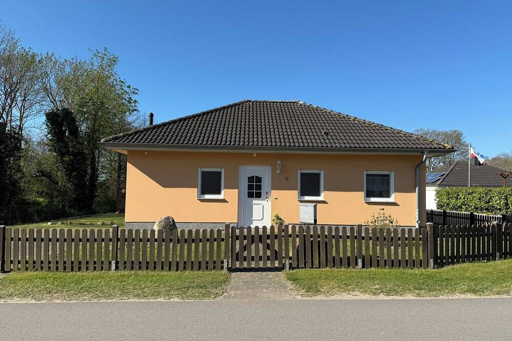 Freistehendes Ferienhaus mit Garten, Haustiere willkommen in Wischuer, Biendorf