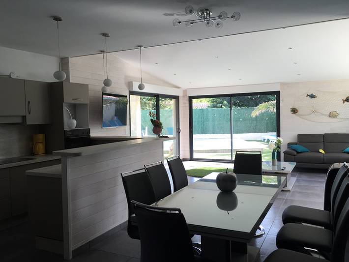 Location de vacances pour 10 personnes, avec terrasse et piscine dans Plage de la Farinette - 3