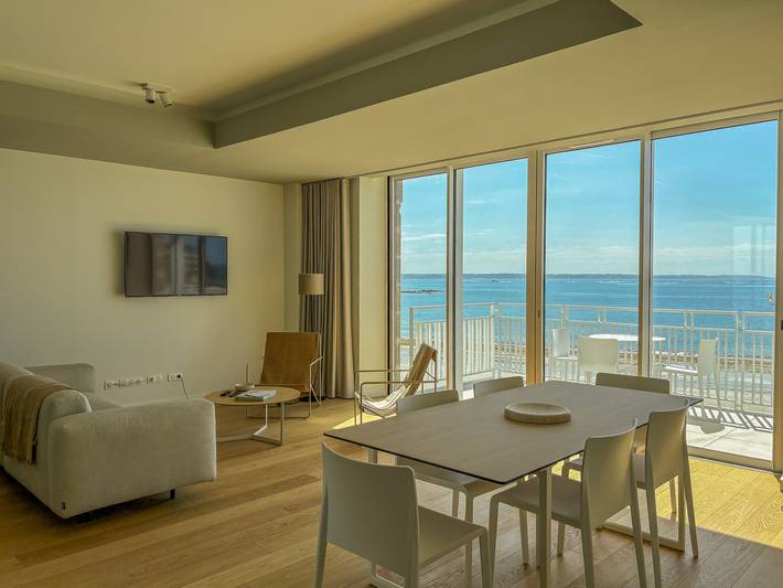 Appartement de vacances pour 4 personnes, avec terrasse ainsi que jardin et vue sur l’océan