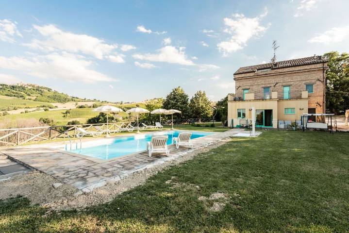 Ferienhaus für 11 Personen, mit Pool und Garten