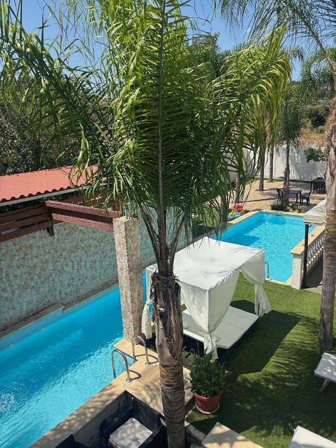 Location de vacances pour 2 personnes, avec jardin ainsi que piscine et jacuzzi à Bianco (homonymie) - 2