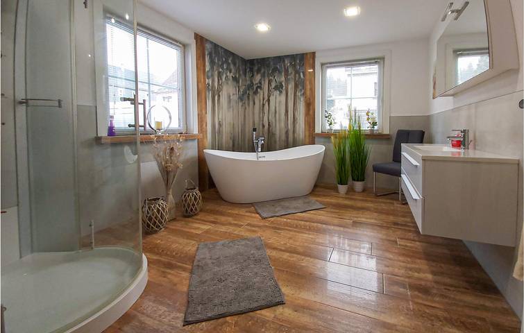 Ferienhaus für 8 Personen, mit Garten und Whirlpool in Neuhaus am Rennweg - 2